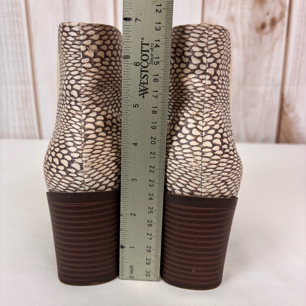 The Limited Kiki Chelsea Boots Vegan Snakeskin Heeled Ankle Booties Tan Size 7.5 - Picture 14 of 16